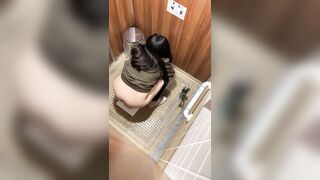 台北故人系列廁拍流出 4K超清手持後排偷拍系列-6