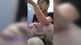 景區女廁偸拍 氣質小姐姐方便~姿態百出-33