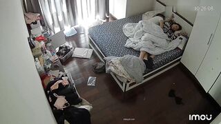 家庭攝影機偷拍 週末睡個懶覺起來和媳婦好好幹一炮 射之前快速抽插