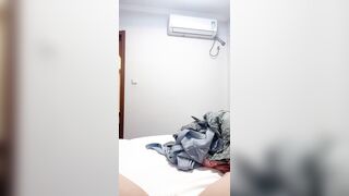 童顏巨乳~大奶妹直播扣穴自慰 3