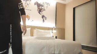 【壹屌尋花】鴨哥約了個高顏值苗條女孩 穿上情趣連體網襪 口交上位騎坐猛操