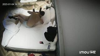 酒店偷拍 吊帶裙少婦約炮帥哥男同事被幹到啊啊叫