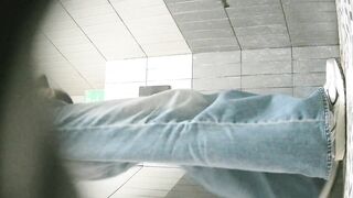 【廁拍】全景前後雙角度 極品無毛白虎 -04