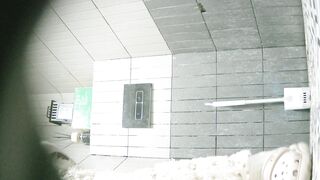 【廁拍】全景前後雙角度 極品無毛白虎 -06