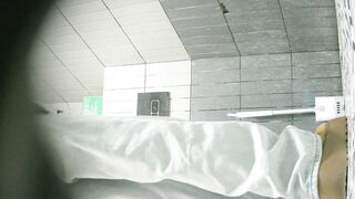 【廁拍】全景前後雙角度 極品無毛白虎 -08