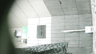 【廁拍】全景前後雙角度 極品無毛白虎 -05