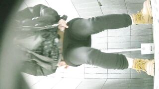 【廁拍】全景前後雙角度 極品無毛白虎 -05