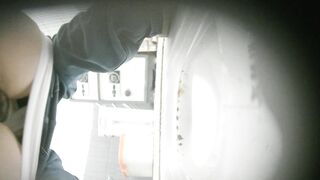 【廁拍】全景前後雙角度 極品無毛白虎 -09