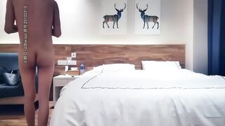 探花黃先生 白色外套女孩 肉肉身材吸奶摸逼調情 掰穴舔逼上位快速抽插猛操