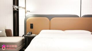 探花王安全酒店約炮身材苗條高個女孩 穿的齊逼小短褲 口活挺好的就是不配合 沒多久就催我受不了