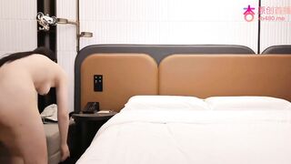 探花王安全酒店約炮身材苗條高個女孩 穿的齊逼小短褲 口活挺好的就是不配合 沒多久就催我受不了