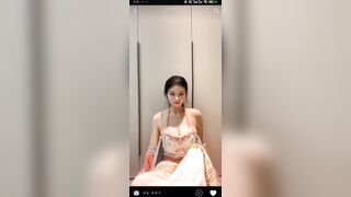 大奶女神喬喬子，深V漏點太美太撩人1