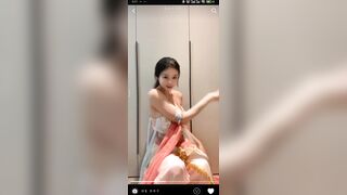 大奶女神喬喬子，深V漏點太美太撩人1