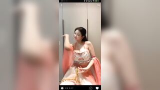 大奶女神喬喬子，深V漏點太美太撩人1