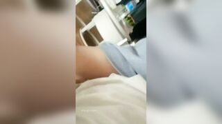 最騷反差人妻 酒店房間門口和窗外露出4